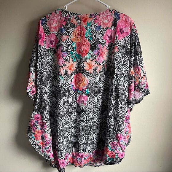 Tolani Black Geometric Floral Caftan Poncho Blouse Boho - Picture 5 of 6